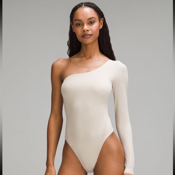 Nulu Long-Sleeve One-Shoulder Bodysuit - Picture 2 of 12